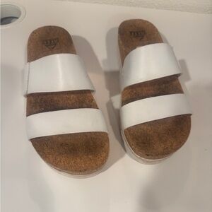 Reef White Sandals with Cork Footbed Sz 8. Haven't been worn much.